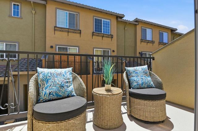 566 Almaden Walk Loop, San Jose, CA 95125