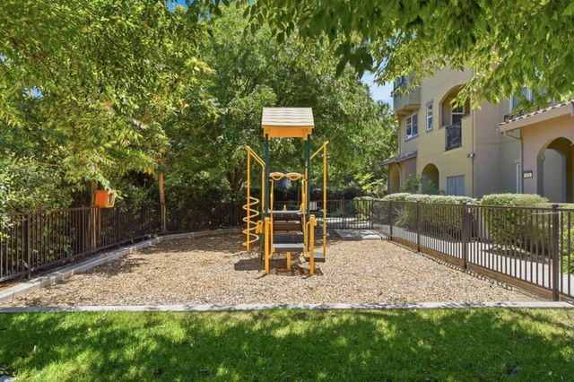 566 Almaden Walk Loop, San Jose, CA 95125