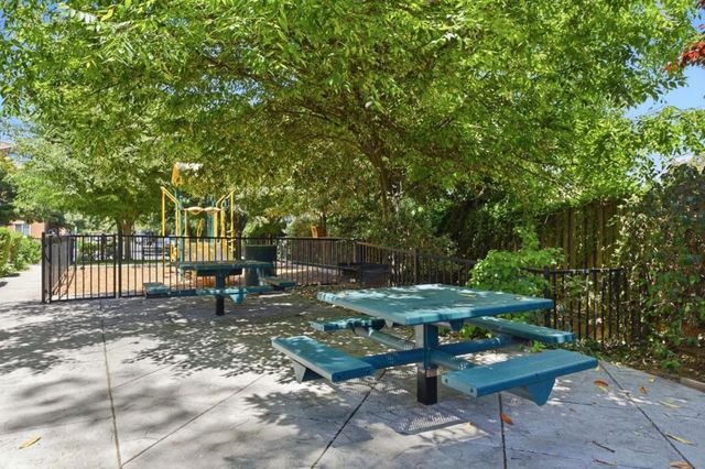 566 Almaden Walk Loop, San Jose, CA 95125