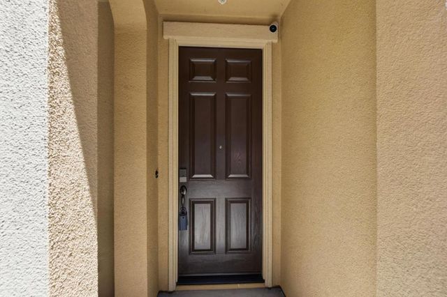 566 Almaden Walk Loop, San Jose, CA 95125