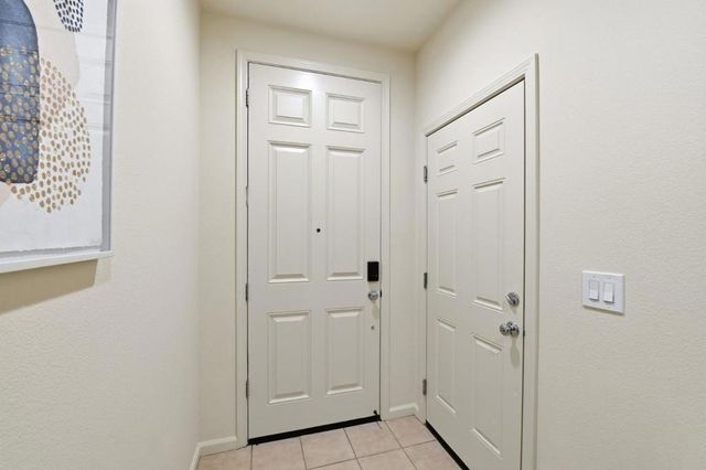 566 Almaden Walk Loop, San Jose, CA 95125