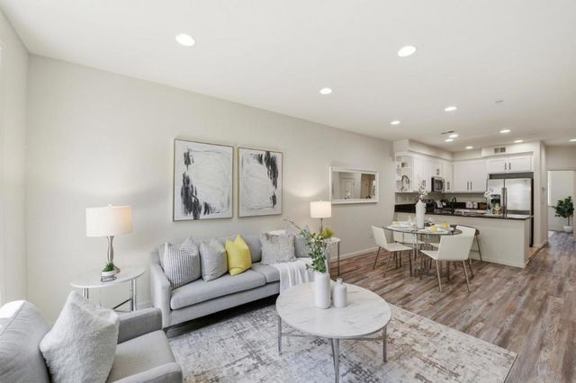 566 Almaden Walk Loop, San Jose, CA 95125