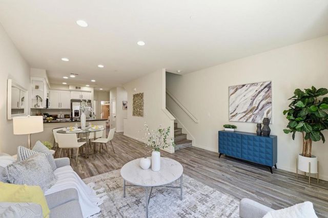 566 Almaden Walk Loop, San Jose, CA 95125