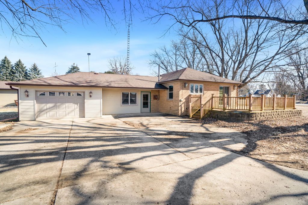 4414 W IL RT 64, Mount Morris, IL 61054