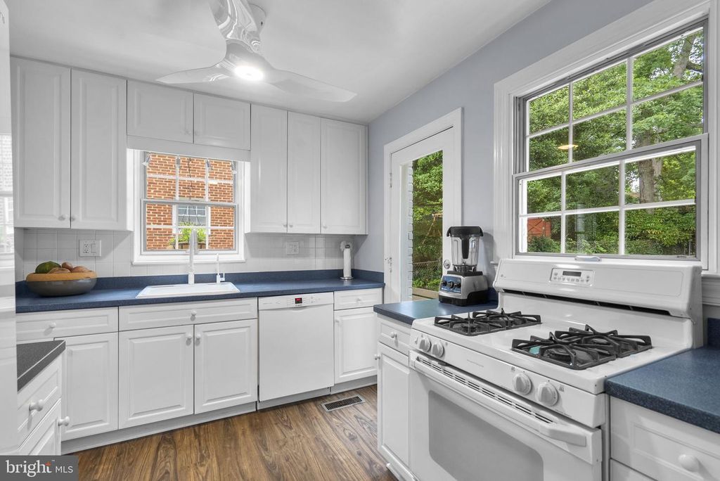 Image 14 of property listing at 5209 AUGUSTA ST, Bethesda, MD 20816