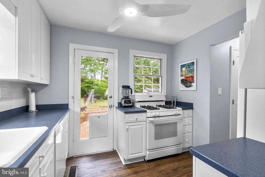 Image 16 of property listing at 5209 AUGUSTA ST, Bethesda, MD 20816