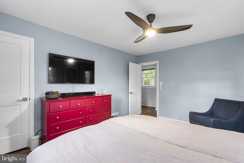 Image 20 of property listing at 5209 AUGUSTA ST, Bethesda, MD 20816