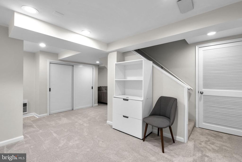 Image 28 of property listing at 5209 AUGUSTA ST, Bethesda, MD 20816