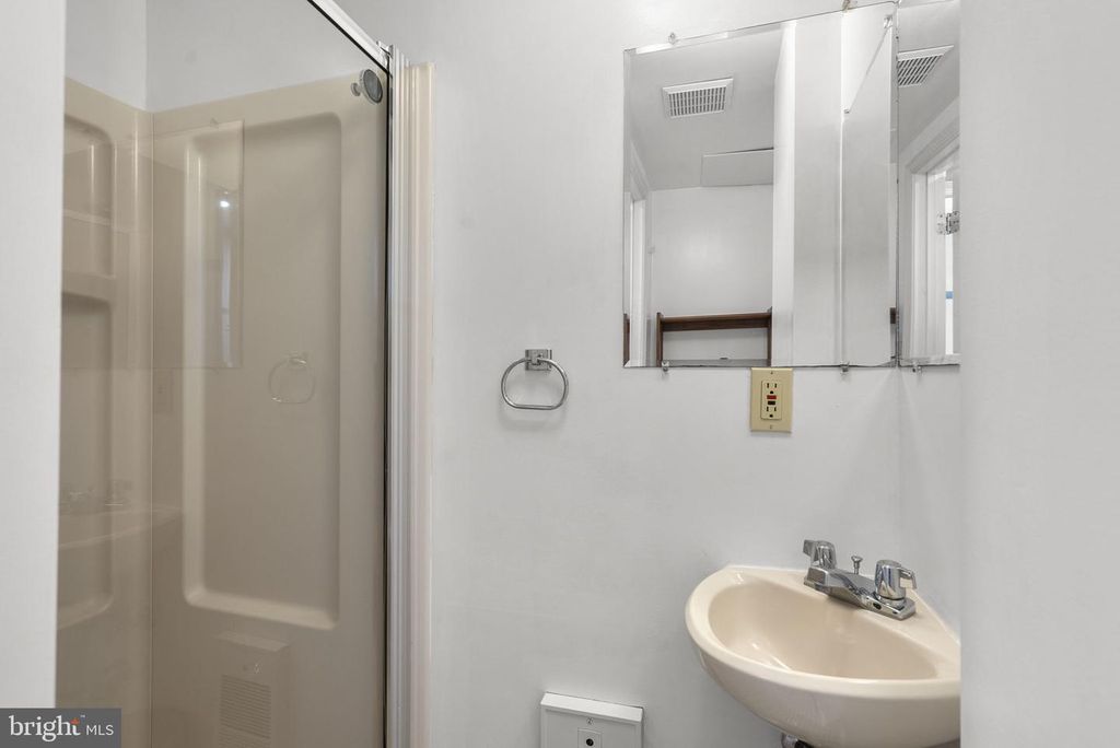 Image 33 of property listing at 5209 AUGUSTA ST, Bethesda, MD 20816