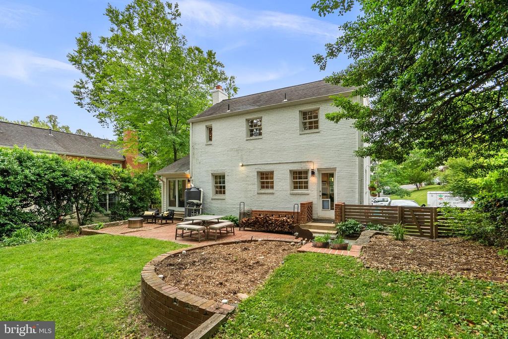 Image 37 of property listing at 5209 AUGUSTA ST, Bethesda, MD 20816