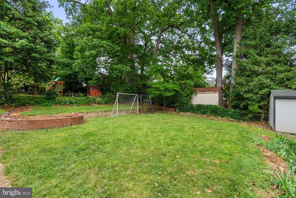 Image 38 of property listing at 5209 AUGUSTA ST, Bethesda, MD 20816