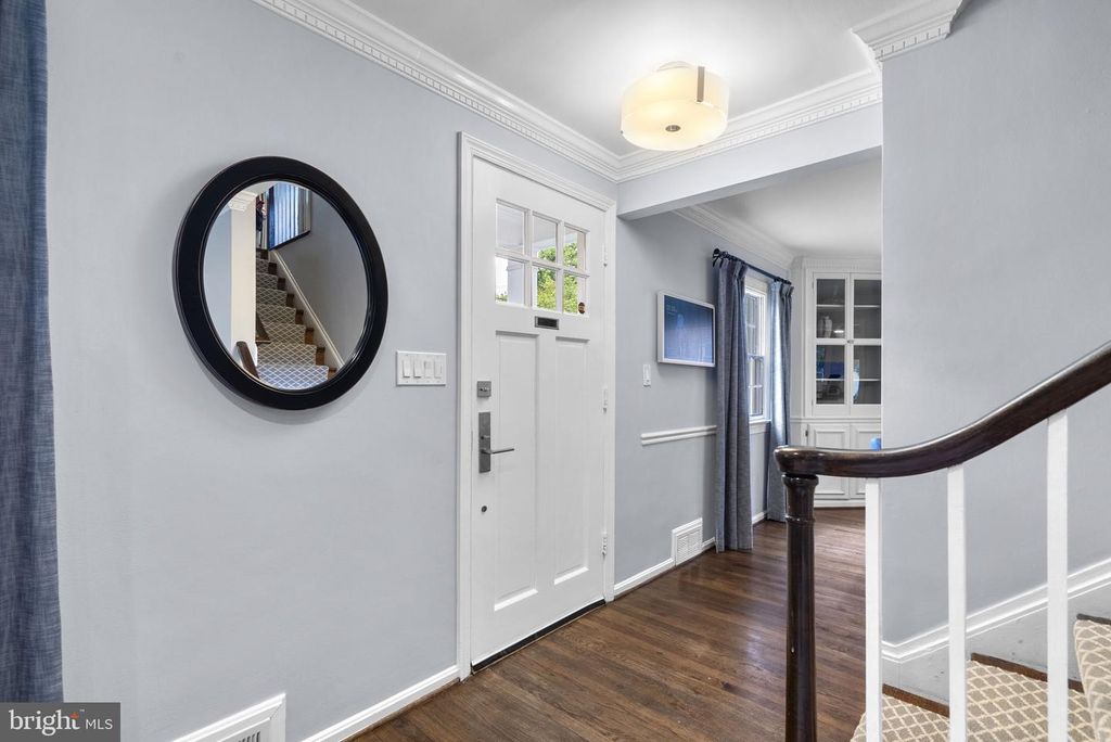 Image 6 of property listing at 5209 AUGUSTA ST, Bethesda, MD 20816