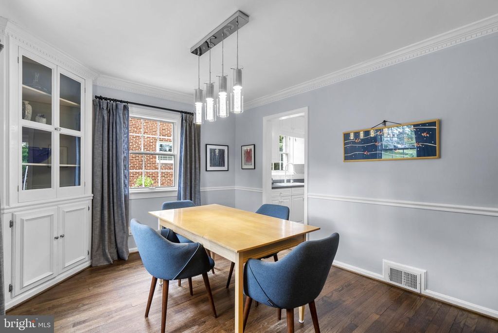Image 9 of property listing at 5209 AUGUSTA ST, Bethesda, MD 20816