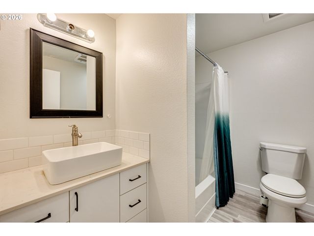 6916 Ne 43RD St B, Vancouver, WA 98661