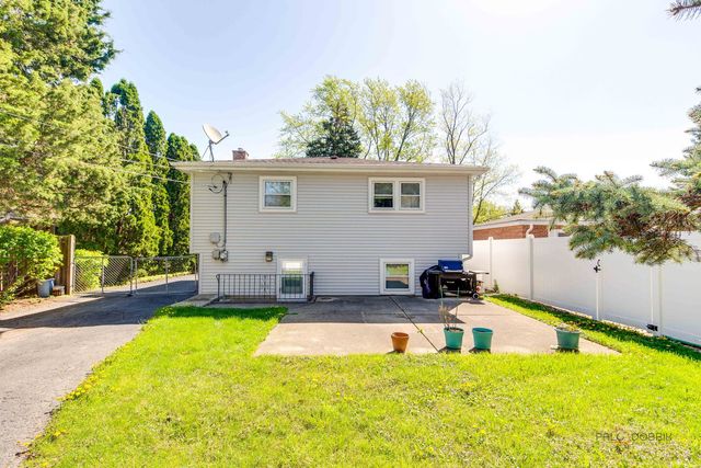 338 Ash Avenue, Wood Dale, IL 60191