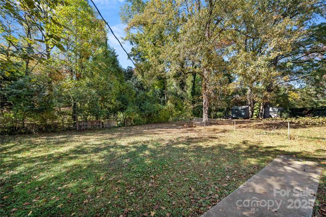 4838 Hidden Valley Road, Charlotte, NC 28213