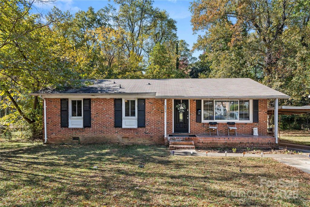 4838 Hidden Valley Road, Charlotte, NC 28213