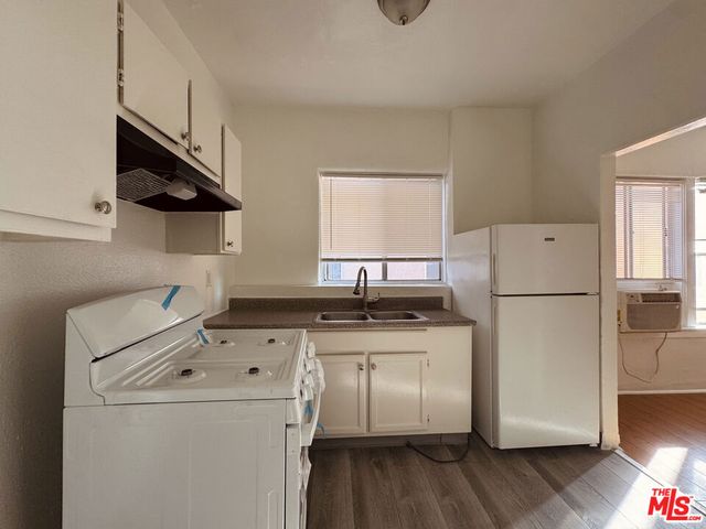 920 S Hobart Blvd 403, Los Angeles, CA 90006