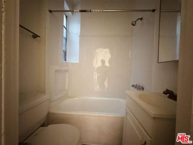 920 S Hobart Blvd 403, Los Angeles, CA 90006