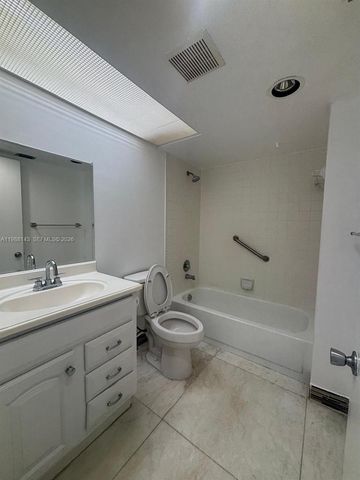 12600 SW 5th Ct 208L, Pembroke Pines, FL 33027