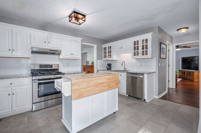 311 Orchard Park Dr, White House, TN 37188