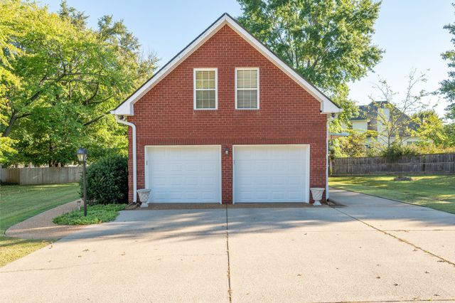 311 Orchard Park Dr, White House, TN 37188