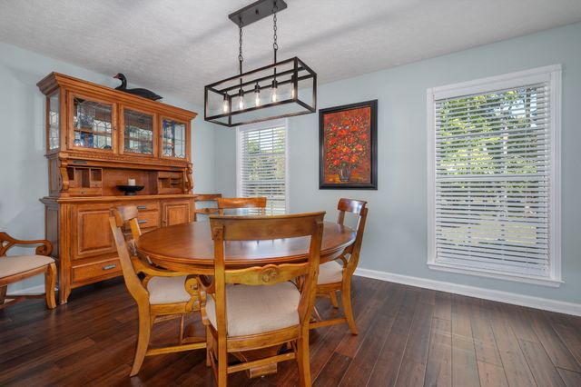 311 Orchard Park Dr, White House, TN 37188