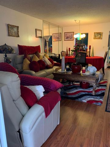 7887 Golf Cir Drive 212, Margate, FL 33063