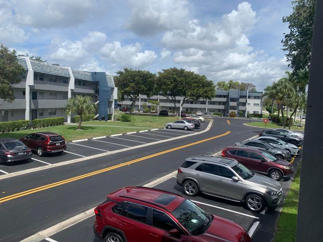 7887 Golf Cir Drive 212, Margate, FL 33063