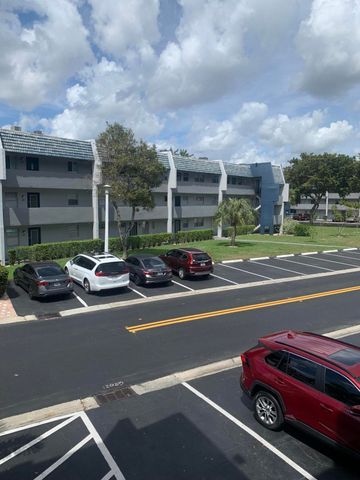 7887 Golf Cir Drive 212, Margate, FL 33063