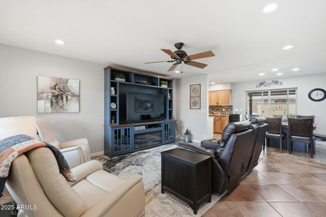 8232 E NIDO Avenue, Mesa, AZ 85209