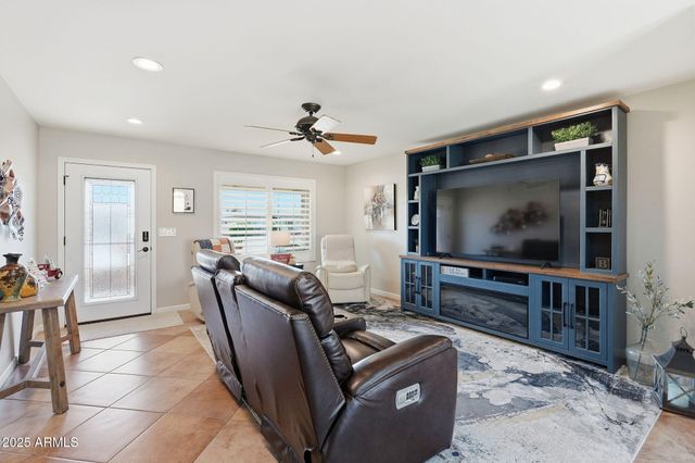 8232 E NIDO Avenue, Mesa, AZ 85209