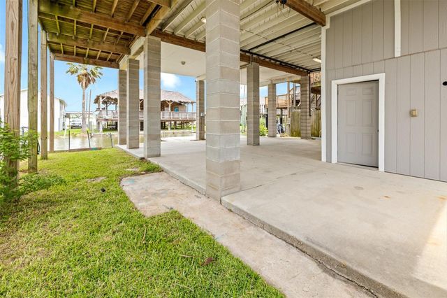 21 Edgewater Street, Hitchcock, TX 77563