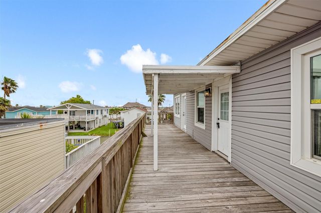 21 Edgewater Street, Hitchcock, TX 77563