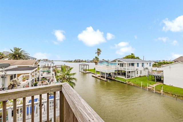 21 Edgewater Street, Hitchcock, TX 77563