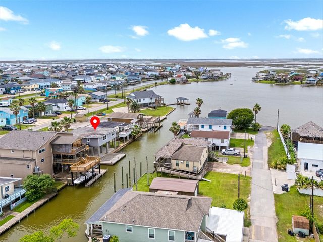 21 Edgewater Street, Hitchcock, TX 77563