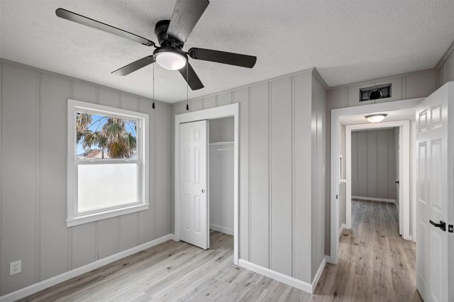 21 Edgewater Street, Hitchcock, TX 77563