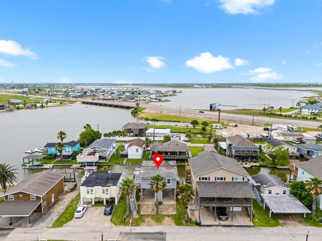 21 Edgewater Street, Hitchcock, TX 77563