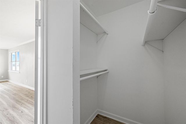 21 Edgewater Street, Hitchcock, TX 77563