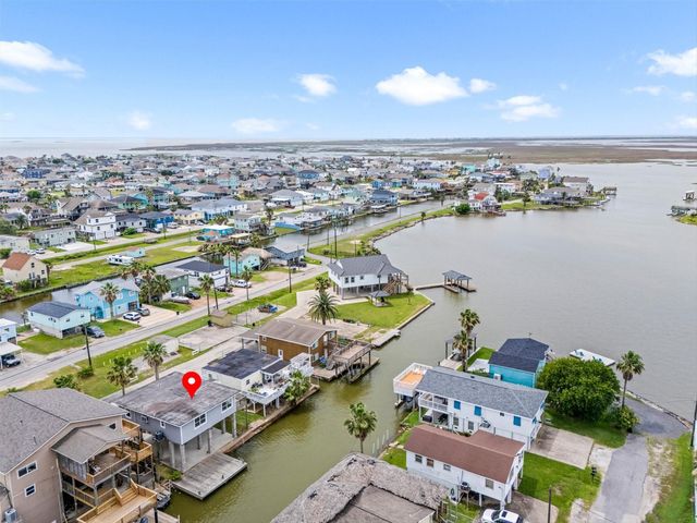 21 Edgewater Street, Hitchcock, TX 77563