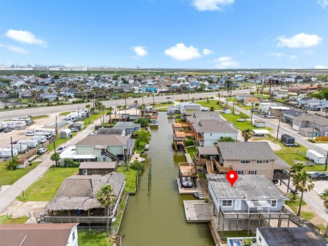 21 Edgewater Street, Hitchcock, TX 77563