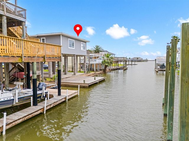 21 Edgewater Street, Hitchcock, TX 77563