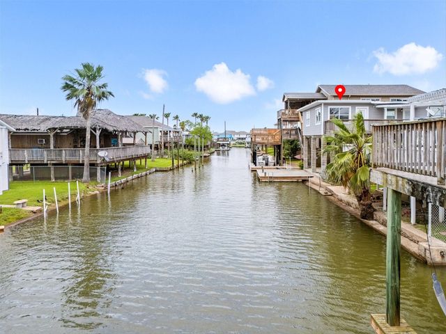 21 Edgewater Street, Hitchcock, TX 77563