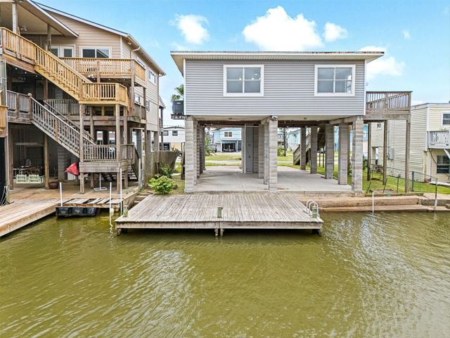 21 Edgewater Street, Hitchcock, TX 77563