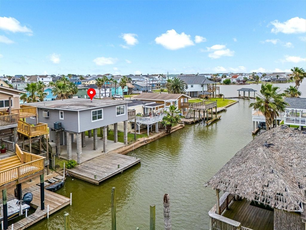 21 Edgewater Street, Hitchcock, TX 77563