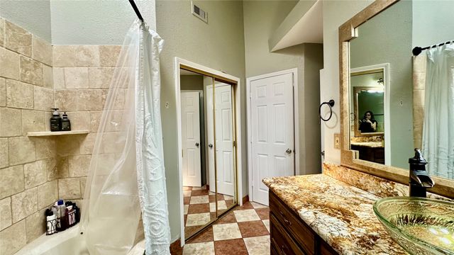 924 S Old Orchard Lane, Lewisville, TX 75067