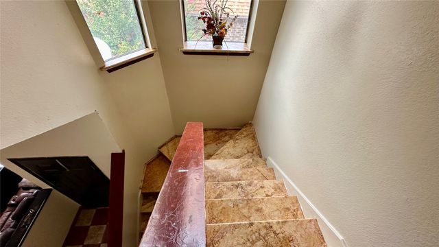 924 S Old Orchard Lane, Lewisville, TX 75067