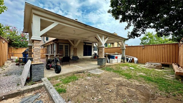 924 S Old Orchard Lane, Lewisville, TX 75067