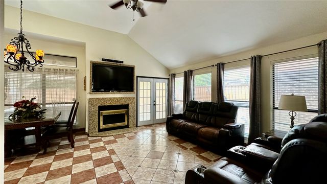 924 S Old Orchard Lane, Lewisville, TX 75067
