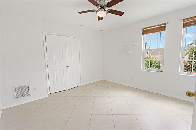 1915 Westminster Circle 17-5, Vero Beach, FL 32966